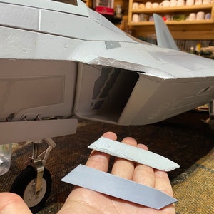 Upper intake freewing F-22