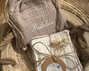 Basket, personalized pouch + makeup remover wipes / baby wipes