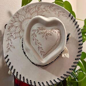 Floral Heart-Accent Hat Wildflower Floral Burned Hat, Floral Engraved Cowboy Hat  main image 3