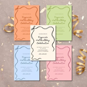 Puede incluir: Cinco invitaciones coloridas para una celebraci&oacute;n de cumplea&ntilde;os. Cada tarjeta presenta el texto "Virginia's 21st Birthday Celebration" con detalles del evento. Las tarjetas son en tonos melocot&oacute;n, verde, crema, azul y rosa, con un borde decorativo y cinta dorada.
