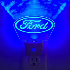 Veilleuse Ford personnalisée - à brancher dans une prise murale - automatique