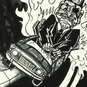 Puede incluir: Una ilustración en blanco y negro de una persona con traje conduciendo un coche con llamas detrás. La persona tiene una nariz grande y una expresión severa. El coche es un coche de estilo vintage con una parrilla grande y faros.