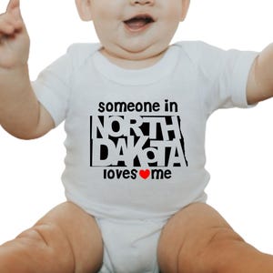 North Dakota Baby Onesie®, North Dakota Toddler Shirt, North Dakota Souvenir Gift, Someone in North Dakota Loves Me Shirt,  S1028