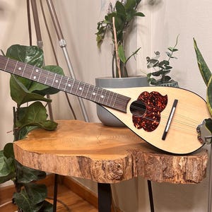 Handgemachte Tzouras: Griechisches Rebetiko Musikinstrument