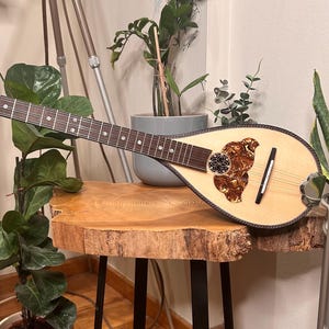 Handgemachte Tzouras: Griechisches Rebetiko Musikinstrument