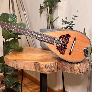 Handgemachte Tzouras: Griechisches Rebetiko Musikinstrument