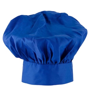 Puede incluir: Un gorro de chef azul hecho de tela. El gorro tiene una parte superior redondeada y un ala ancha.