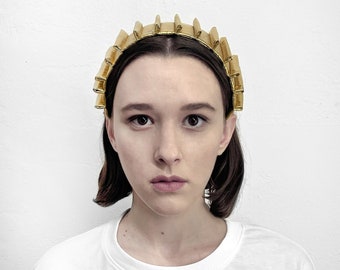 Gold plissé in reverse headpiece | Wedding fascinator made in Italy | Elegant handmade headband | Unique Avant-garde hair accessories