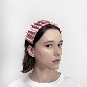 Pink polyester plissé in reverse headpiece with thin silver elastic.