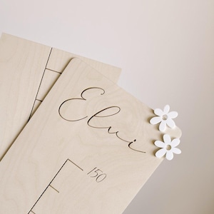 Babyshower met naam van hout, houten groeimeter, babykamerdecoratie, kinderkamermuurkunst, Blumen op de toverstaf