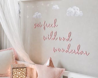 Rosa Holz Schriftzug „Sei frech, wild und wunderbar“ – Wanddeko Kinderzimmer Mädchen, Babyzimmer Deko