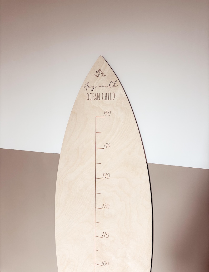 Höhenmessung hölzern Surfbrett, Surfboard, mit Namen personalisiert, Kidsroom, Kinderzimmer, Growth chart with name, Stay wild ocean child image 1