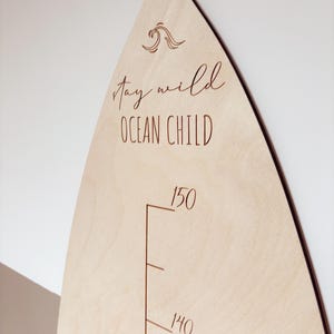 Höhenmessung hölzern Surfbrett, Surfboard, mit Namen personalisiert, Kidsroom, Kinderzimmer, Growth chart with name, Stay wild ocean child image 7