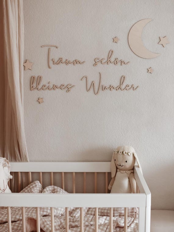 Nursery wall decor Träum schön kleines Wunder Schriftzug, Wanddekko, Babyzimmer Deko aus Holz, Mond und Sterne an der Wand, Kinderzimmer