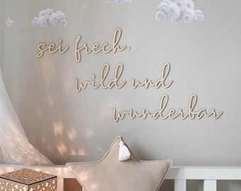 Sei frech, wild und wunderbar Schriftzug, Wanddekoration, Babyzimmer Deko aus Holz, Mond und Sterne an der Wand, Kinderzimmer