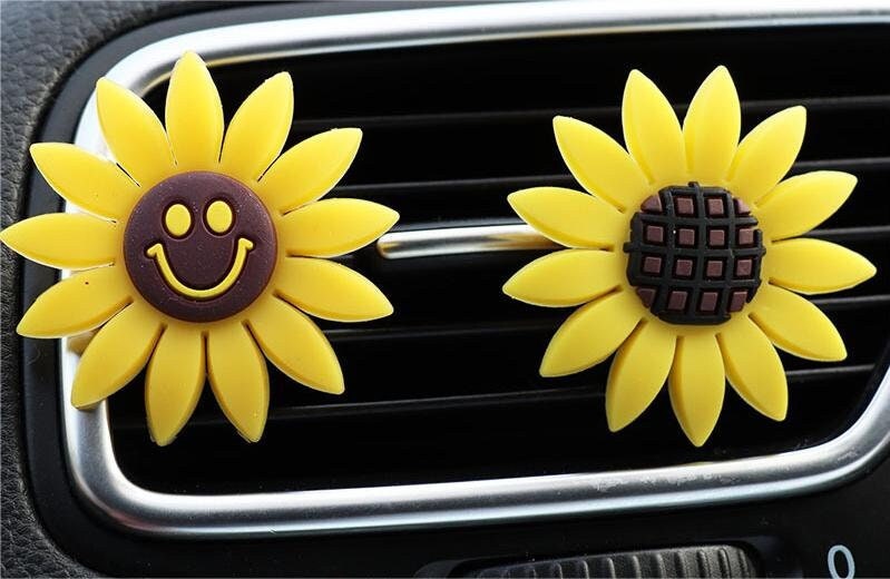Gelbes Lächeln Sonnenblume Auto Zubehör, häkeln Auto Innenraum Zubehör,  Boho Blume Auto Lufterfrischer, Shaking Head Pflanze Topf Dekoration -  .de