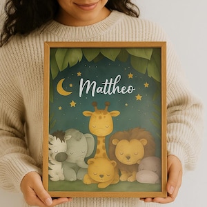 Personalisiertes Tierposter mit Name, Baby Geschenk zur Geburt, Taufe, Kinderzimmer Deko mit Holzrahmen, Wandkunst, Geburtsposter, Digital