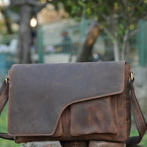 Leather Messenger Bag: Vintage Crossbody Laptop Briefcase