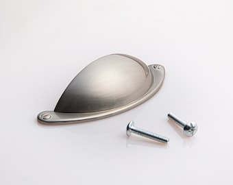 Mango de tirón de la taza de níquel cepillado Harmac House® Cabinet Door Cajones Manijas Shaker Kitchen Cup Chest Wardrobe Handles 64Mm H / C