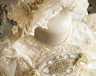 Vestido de bautizo de encaje y perlas con gorro: Regalo de bautizo personalizado