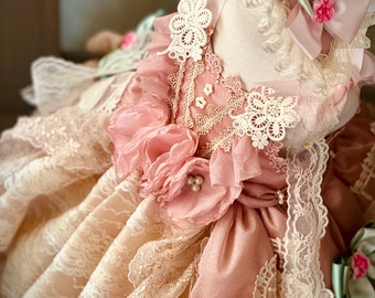 Vestido de niña de flores rosa de encaje hecho a mano con sombrero: Conjunto de fiesta personalizado