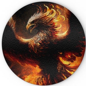 Puede incluir: Un fénix de fuego con llamas naranjas y amarillas que se elevan de sus alas, sobre un fondo oscuro.