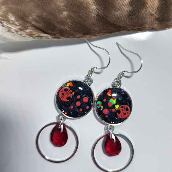 Boucles d'oreilles résine et coccinelles