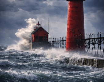 Obraz na płótnie z latarnią morską Grand Haven – dzieło sztuki przedstawiające burzę na jeziorze Michigan