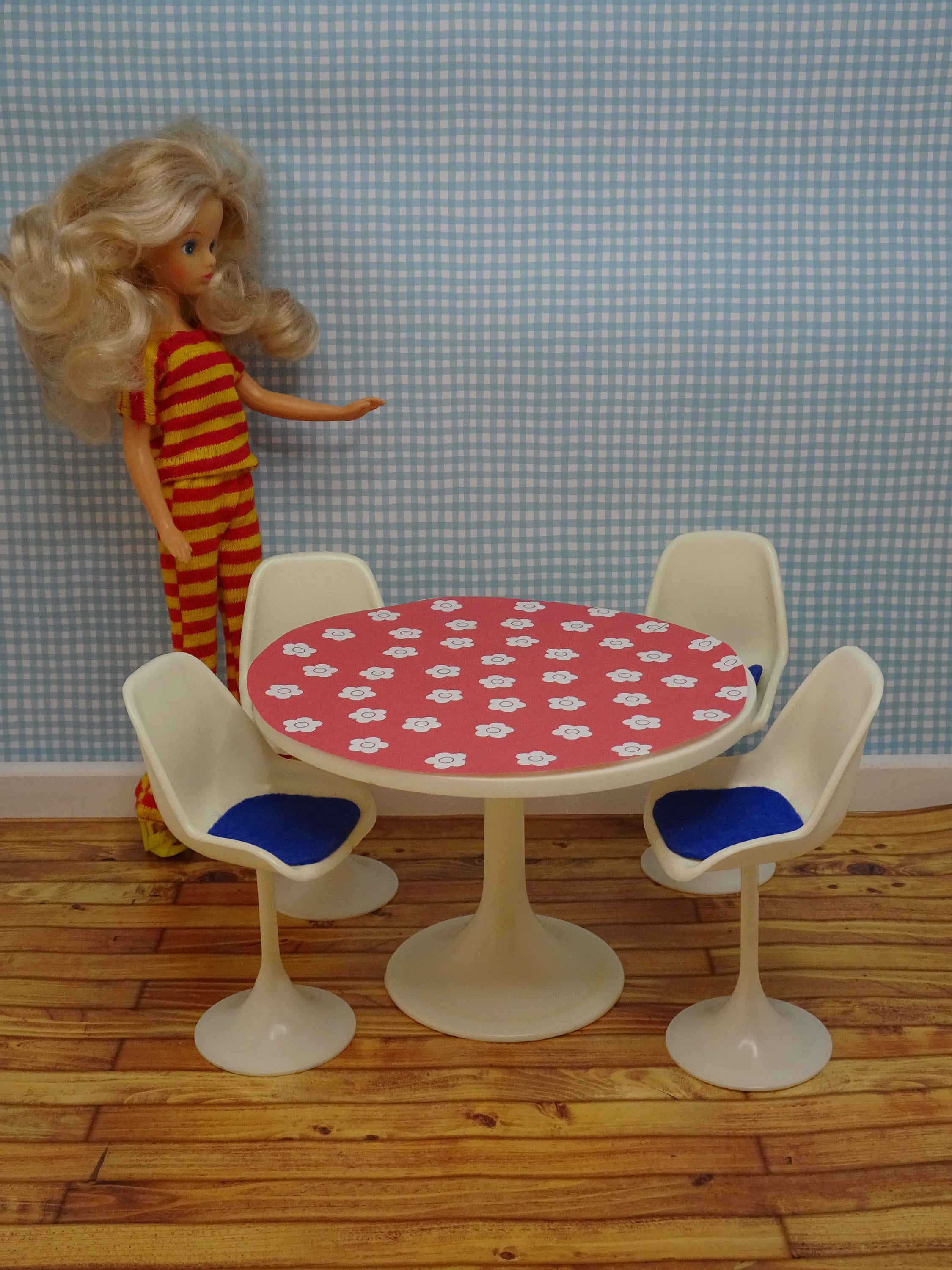 1970s Mary Quant Daisy Doll Boxed Table and Read