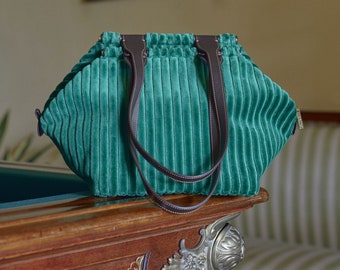 Green Glamour: Emerald Ensemble | Green Velvet Sophistication | Luxe in Green | Shoulder bag | Cross body bag | Velvet bag