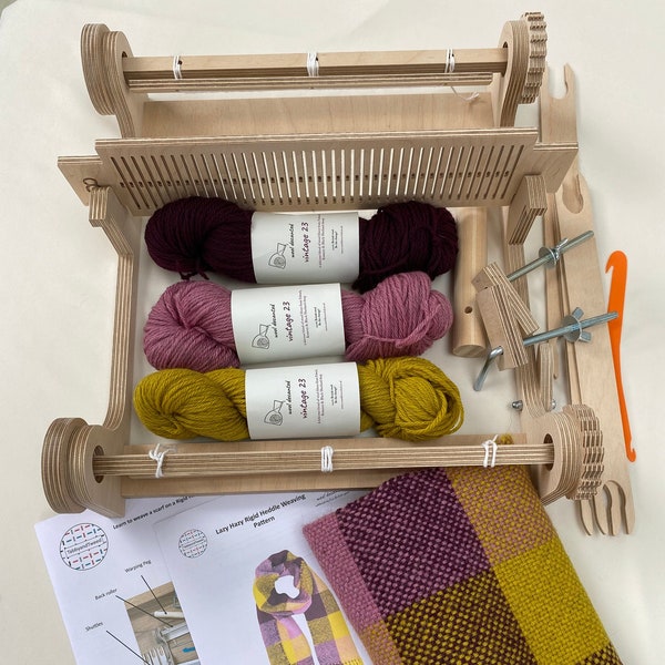 Kit de bufanda de lana británica, kit de tejido en telar rígido: aprenda a tejer usando el telar ensamblado, los accesorios, el patrón, el hilo y las instrucciones.