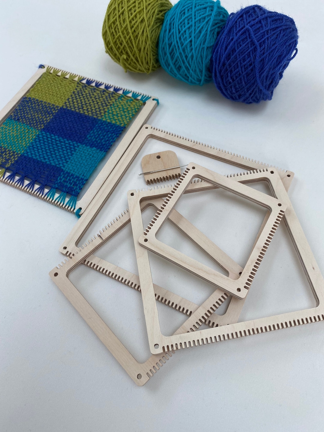 Square Loom Weaving Kit, Kit Includes a Frame Loom, Yarn, Comb, Needle