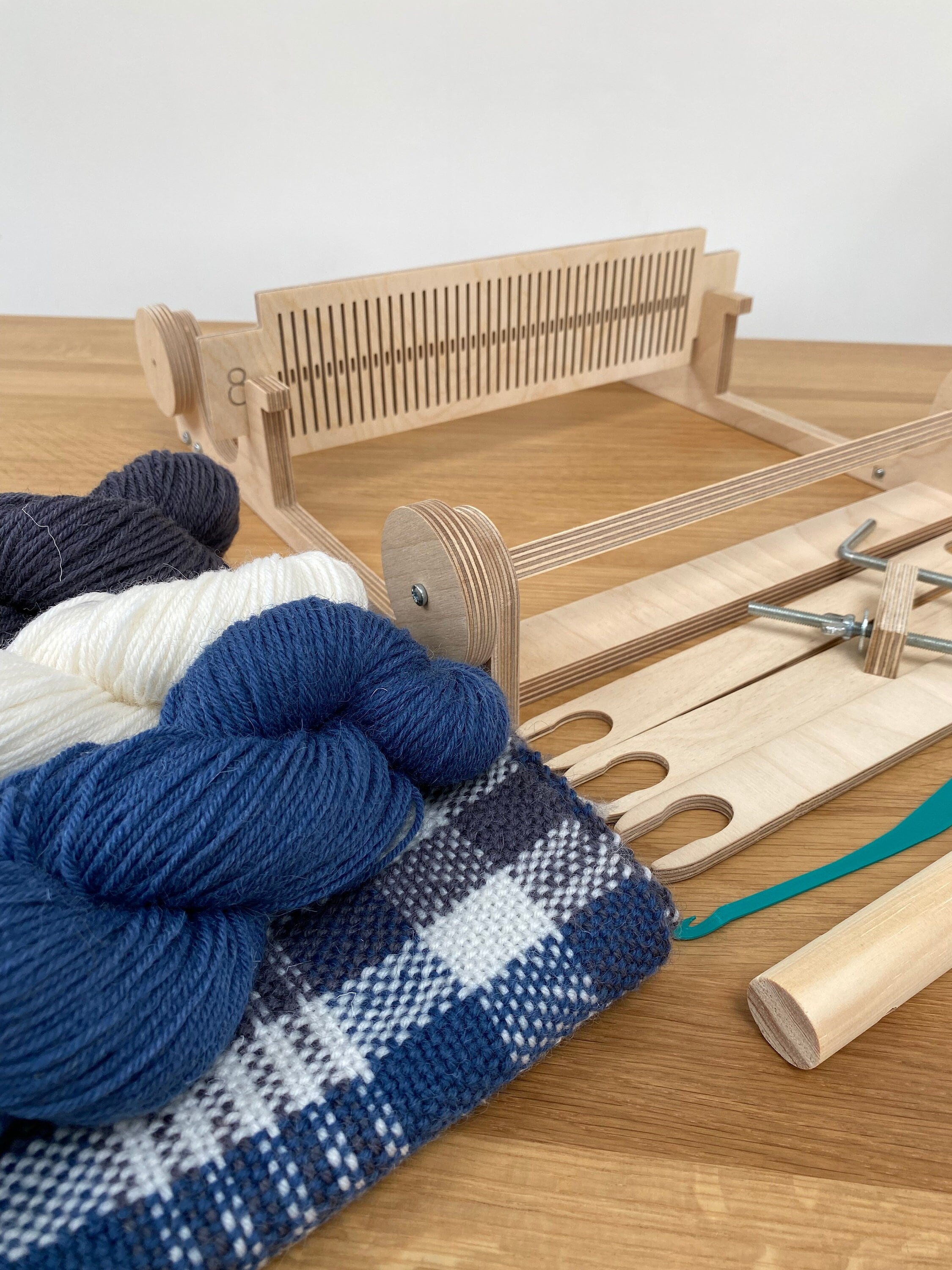 Knituk Long Knitting Loom Set of 4. All Pegs Fitted. Medium Gauge
