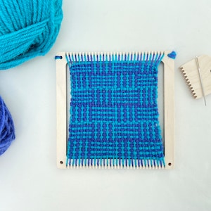 Log cabin weaving kit, square loom kit includes a loom, yarn, comb, needle and instructions - learn to weave various patterns.