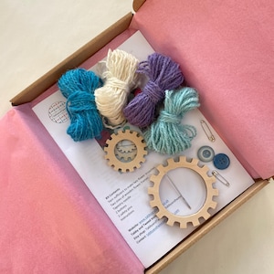 Flower Brooch Weaving Craft Kit: Yarn, Wooden Loom, Buttons & Instructions