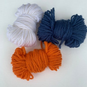 Mini Pin Loom Kit: British Wool, Tapestry Needle & Instructions 15.5cm whiteblueoran