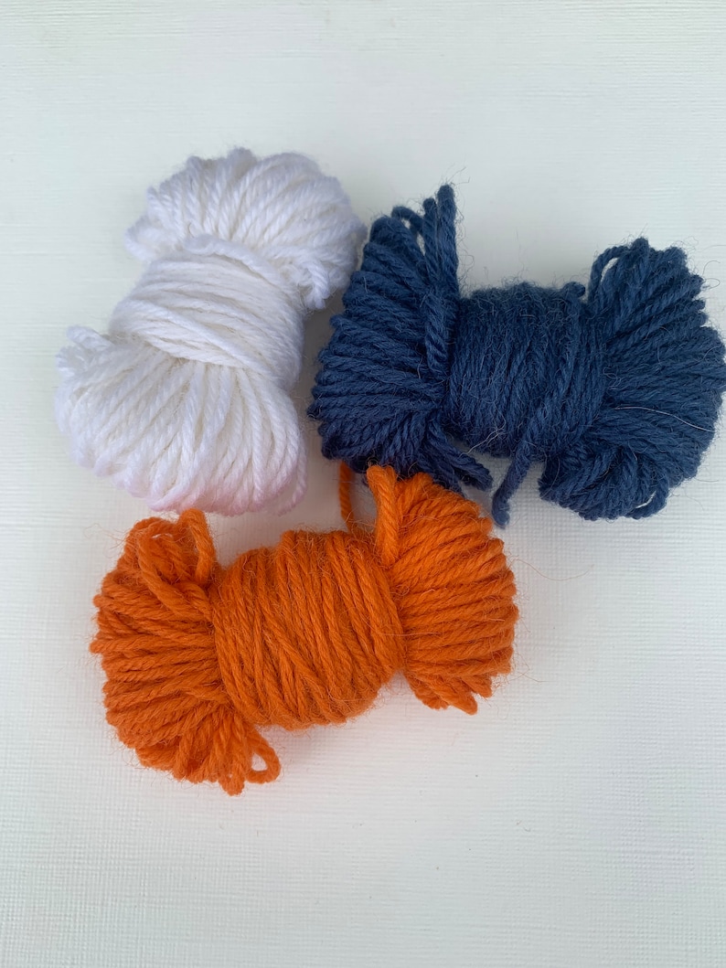 Mini Pin Loom Kit: British Wool, Tapestry Needle & Instructions 15.5cm whiteblueoran