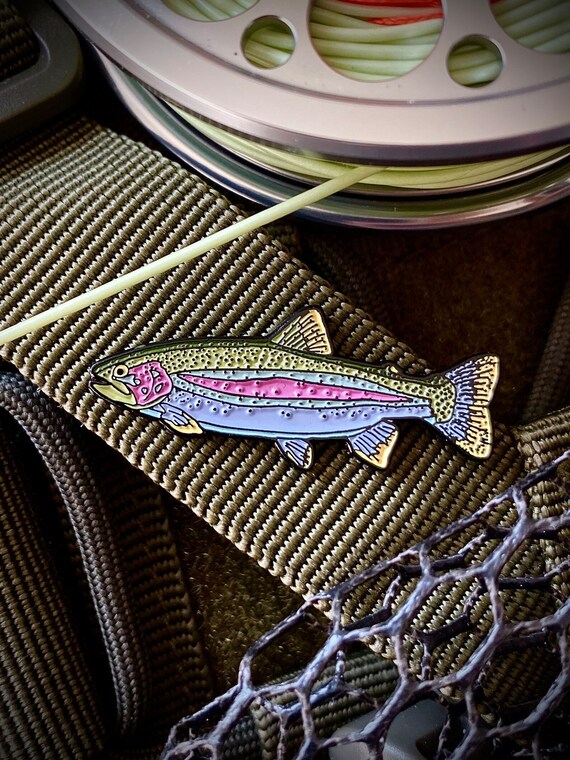 Épingle En étain 'Poisson Sauteur Truite Arc-en-ciel' Avec Aimant - Longueur 1,25 Pouce - Cadeau Pêche - Neuf Sous Blister