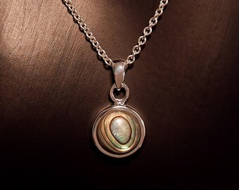 Hanger van natuurlijk parelmoer - zilveren hanger - kettinghanger met abalone - ketting met hanger - eenvoudige hanger - rond - cabochon