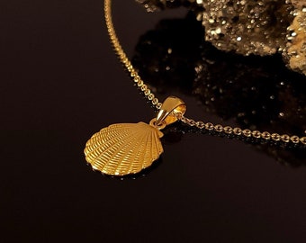 Shell pendant - silver pendant - small shell as pendant - silver shell - shell jewelry - matt shell - movable eyelet - pendant