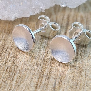 Plate stud earrings curved - round stud earrings - round silver bowls - simple stud earrings - round earrings - circular silver earrings