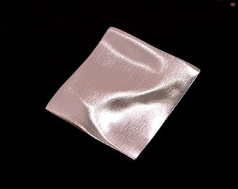 Colgante de plata de primera ley - colgante de cadena mate - colgante de plata cuadrado - colgante simple - collar - acabado satinado ondulado