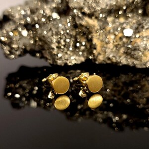 Disc stud earrings - silver stud earrings - gold-plated earrings - discs - matte round stud earrings - hard gold-plated - nickel-free - flat