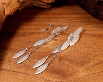 Leaf-shaped silver drop earrings - silver earrings - long drop earrings - matte - playful - earrings with chain - navette - leaf earrings