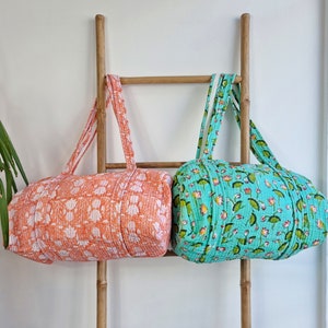 Gesteppter Seesack Baumwolle Handprint Orange Aqua Floral Umweltfreundlich Robust Yoga Einkaufen Strand Künstler Boho Bagpack