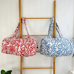 Gesteppter Seesack Baumwolle Handprint Blau Weiß Rot Floral Umweltfreundlich Robust Yoga Einkaufen Strand Künstler Boho