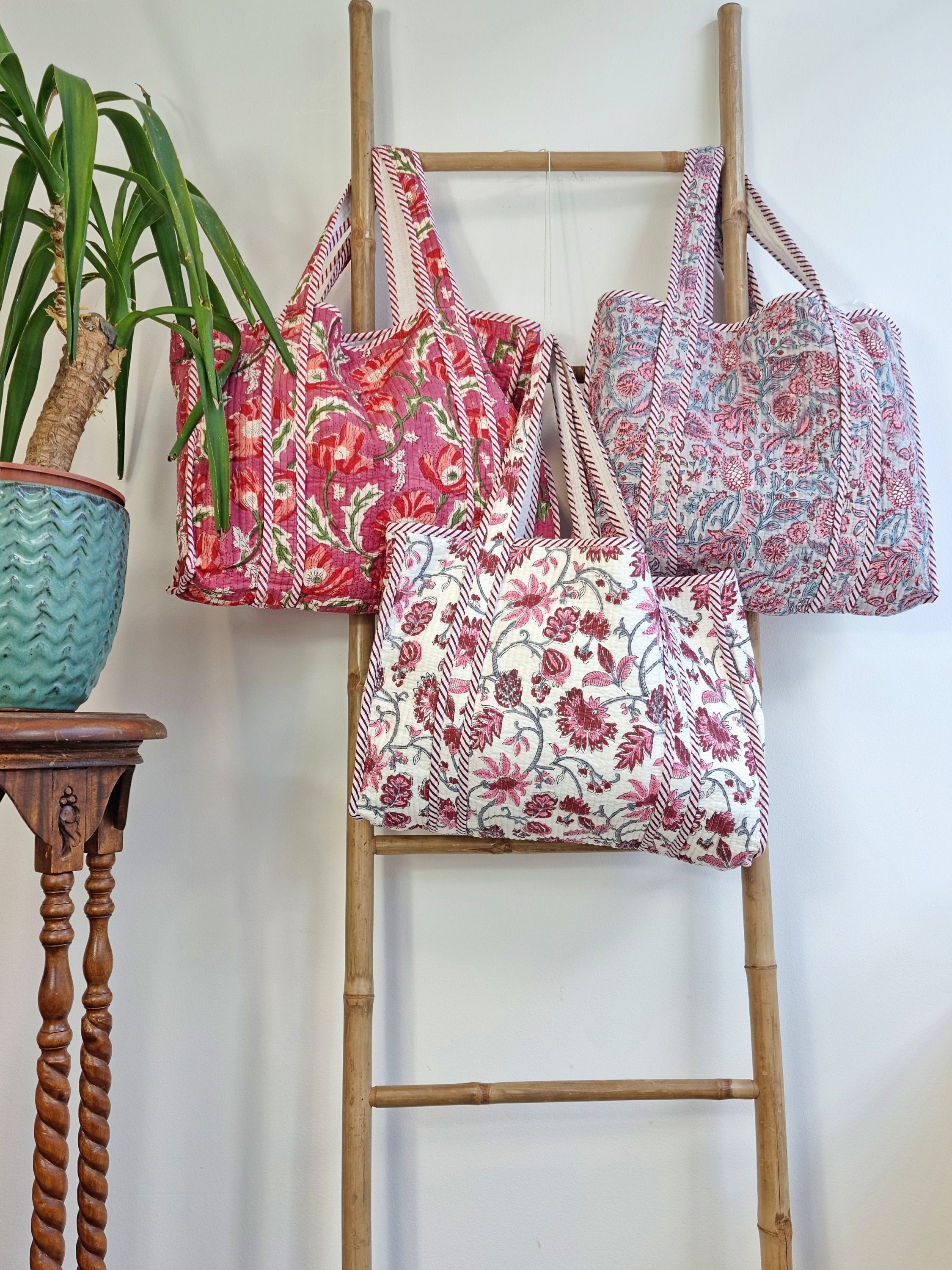 バッグ flower wave quilting tote (white) flower wave quilting tote (white) – POPPY