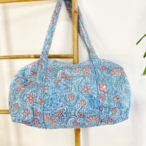 Vintage Blue Quilted Paisley Shoulder Bag – Retro Fabric Tote