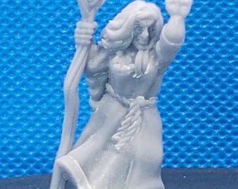 Druid, Female, 28mm miniatures from BriteMinis, RPG Dungeons and Dragons