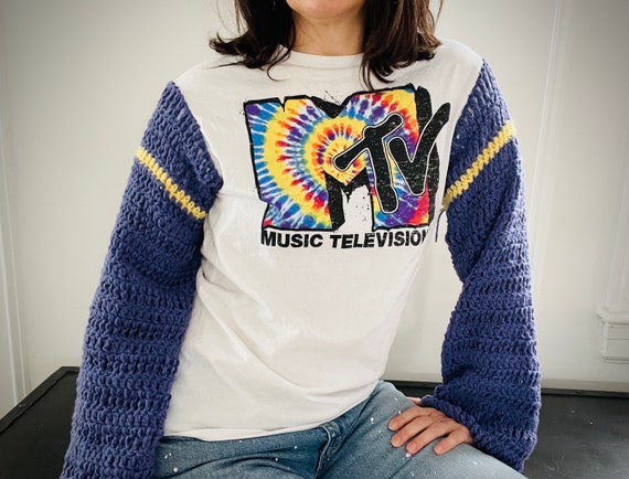 Vintage Graphic T-shirt With Crocheted Sleeves (TM) - Etsy